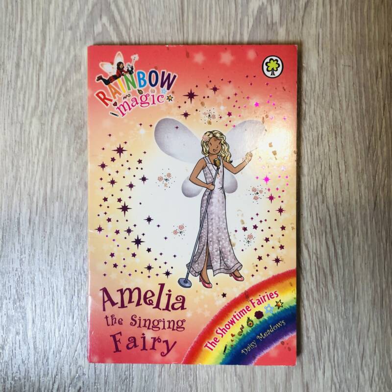 Amelia the singing